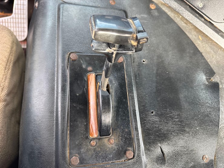 1986-white-140-image-87