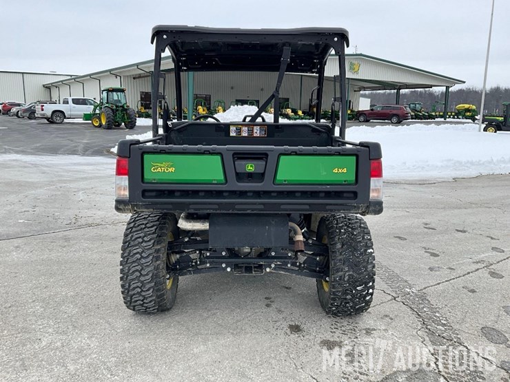 2024-john-deere-gator-image-4