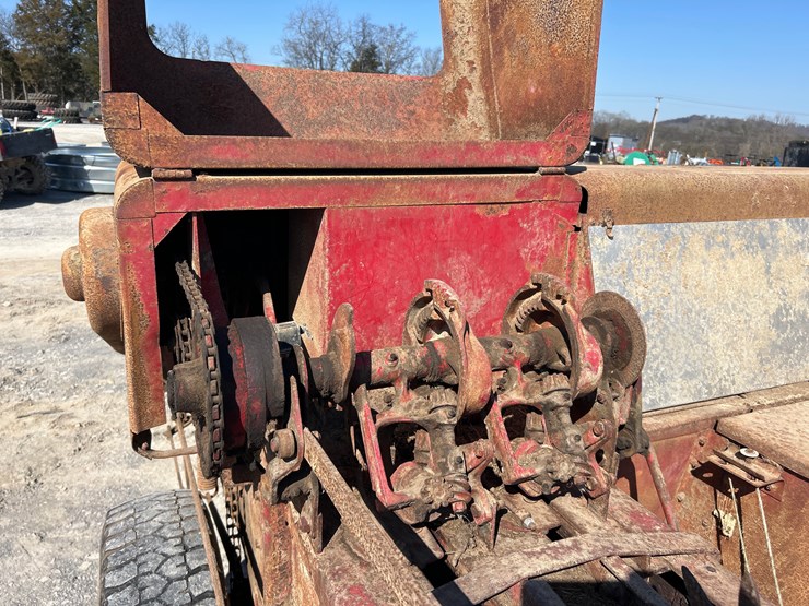 new-holland-280-image-7