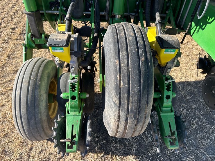 2014-john-deere-1770nt-image-38