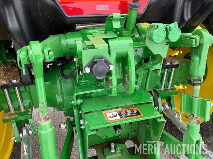 2024-john-deere-5075e-image-18