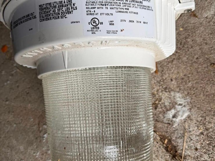 petrolux-ii-holophane-lights-image-3