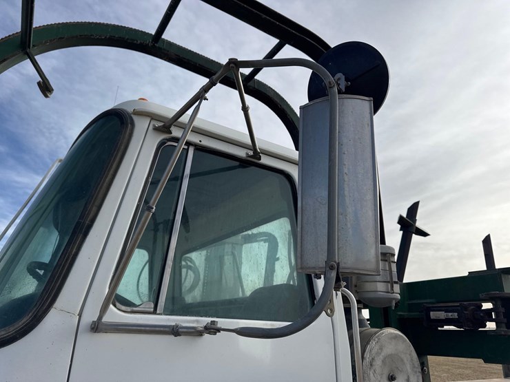 1986-white-140-image-16