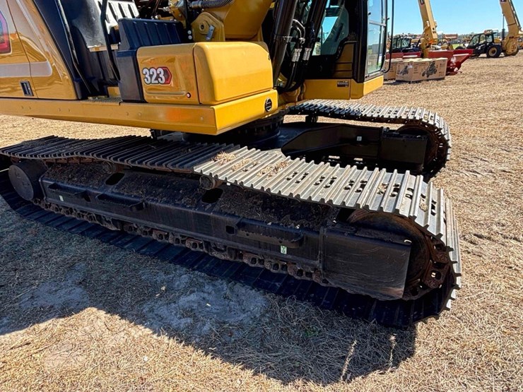 caterpillar-323-image-15