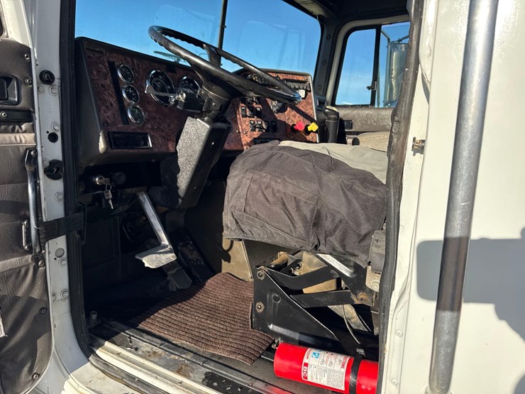 1999-international-60-image-11