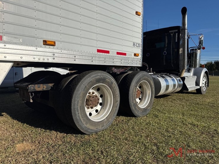 2011-kenworth-w900-image-2