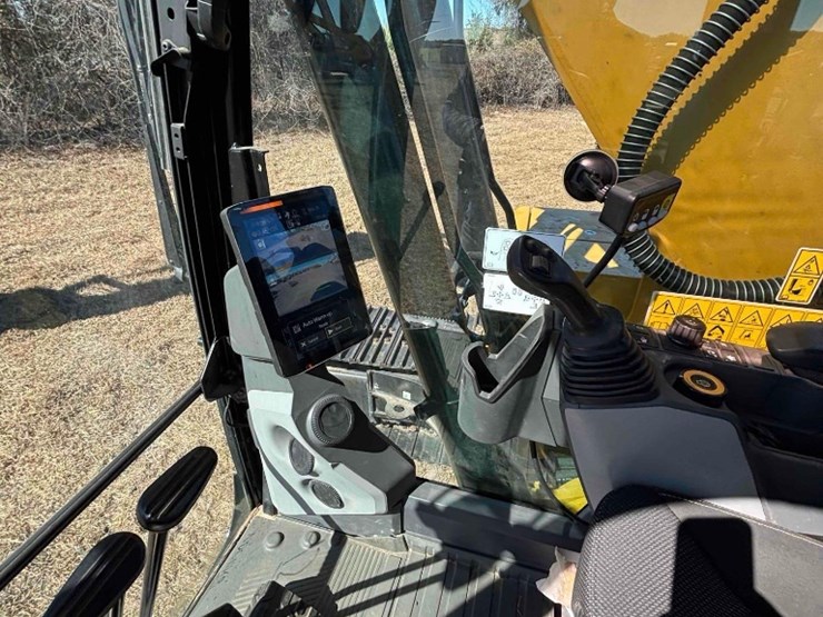 caterpillar-323-image-25