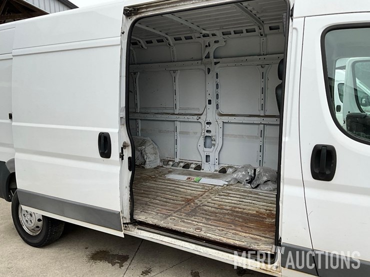 2017-ram-promaster-2500-image-30