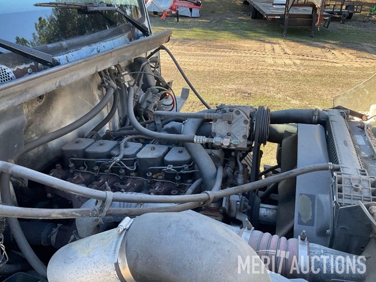 1997-freightliner-fl70-image-38