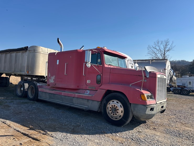 1996-freightliner-fld120-image-3