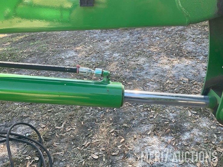 2022-john-deere-520m-image-16