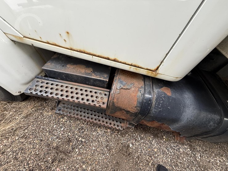 1998-international-4700-image-9