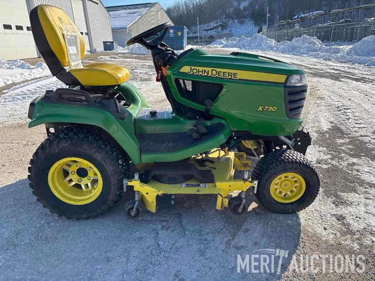 2022-john-deere-x730-image-6