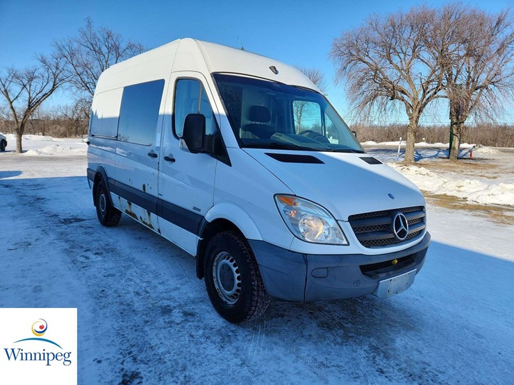 2011-mercedes-benz-sprinter-cargo-van-image-4