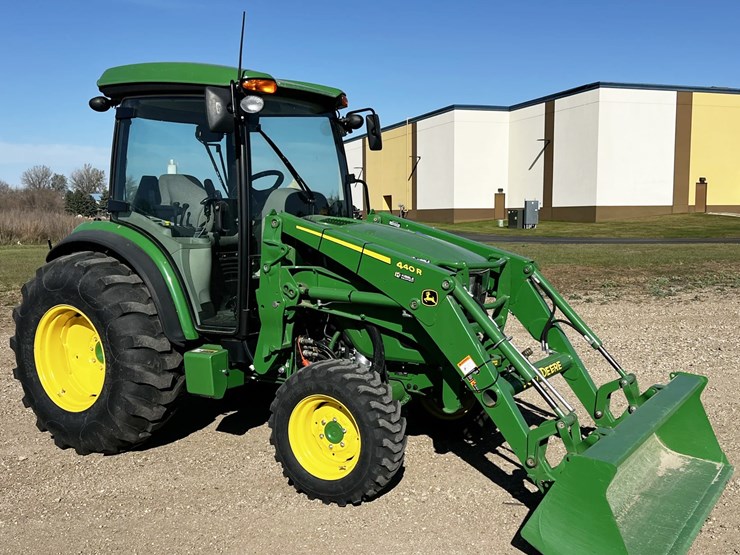 2017-john-deere-4066r-image-1