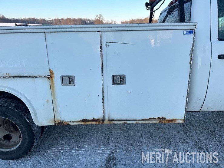 2009-chevrolet-3500-image-19