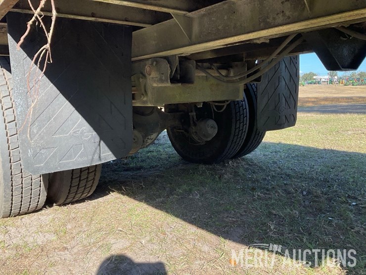 1997-freightliner-fl70-image-21