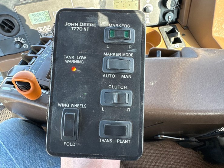 2014-john-deere-1770nt-image-90