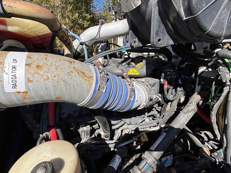 2019-peterbilt-348-image-17