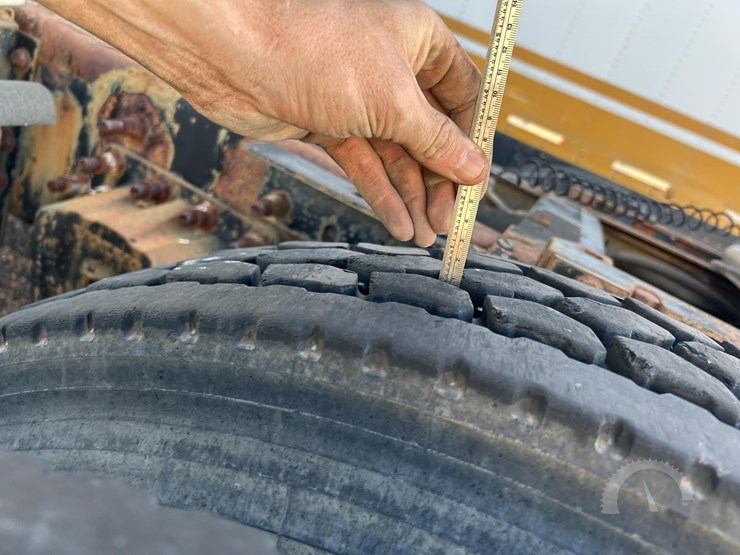 1999-volvo-vnl64t770-image-56