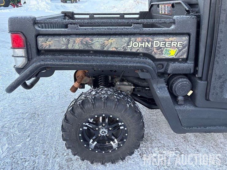 2019-john-deere-gator-image-15