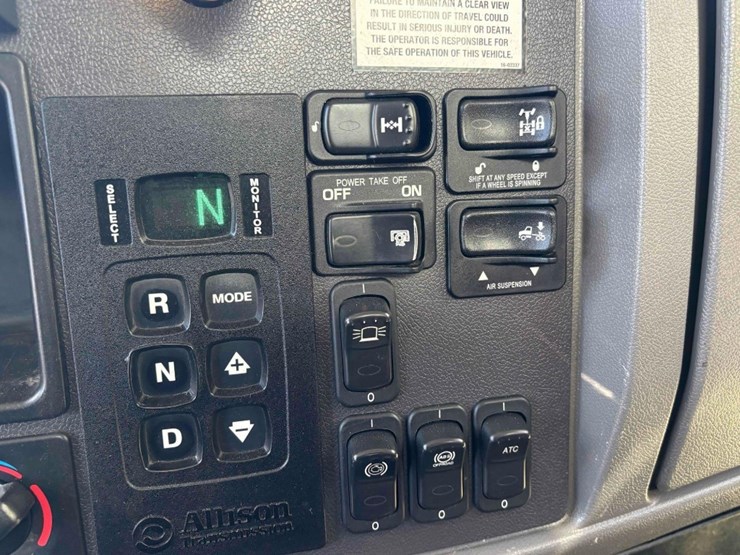 2019-peterbilt-348-image-31