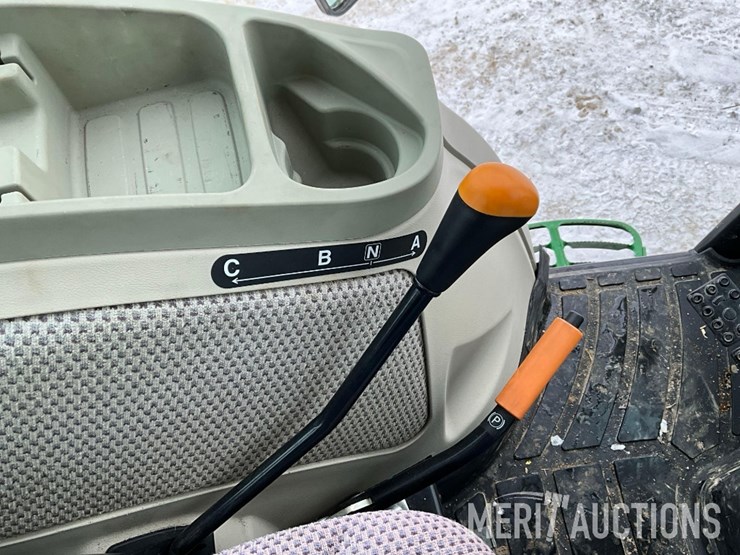 2021-john-deere-3046r-image-27