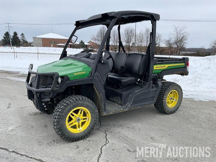 2024-john-deere-gator-image-1