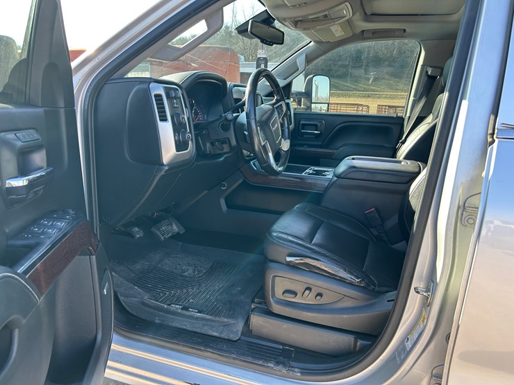 2015-gmc-2500-image-10