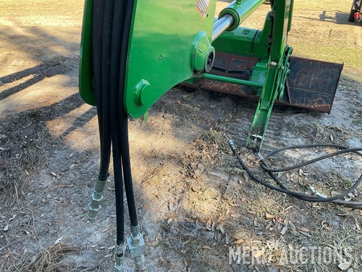 2022-john-deere-520m-image-11