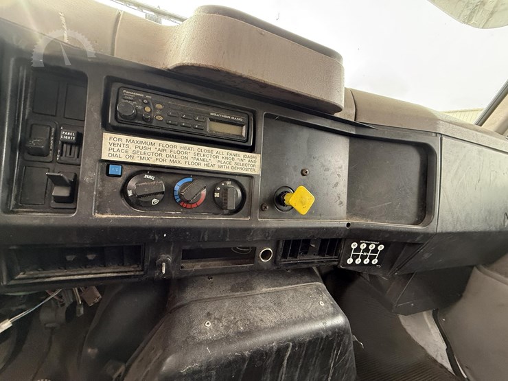 2000-international-4700-image-22