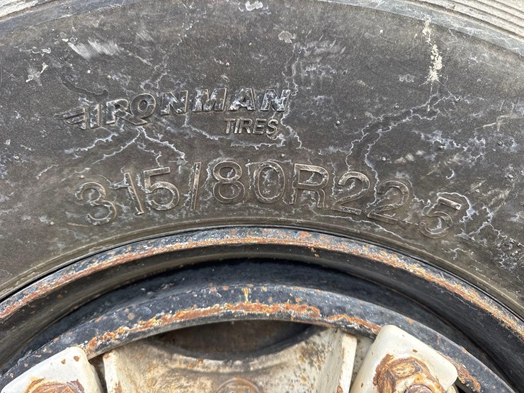 1986-white-140-image-18