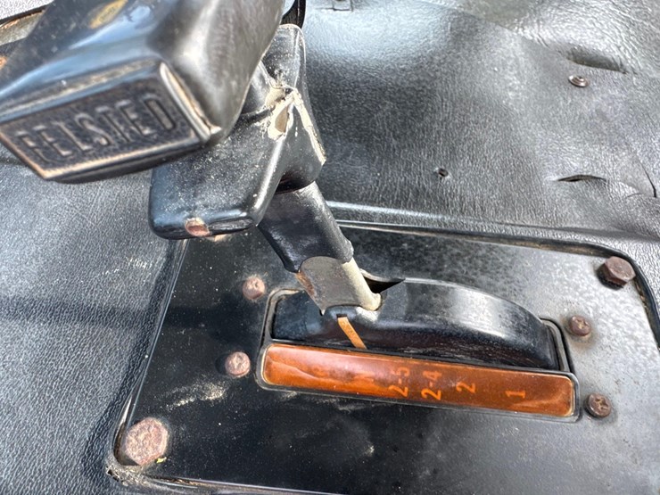 1986-white-140-image-88