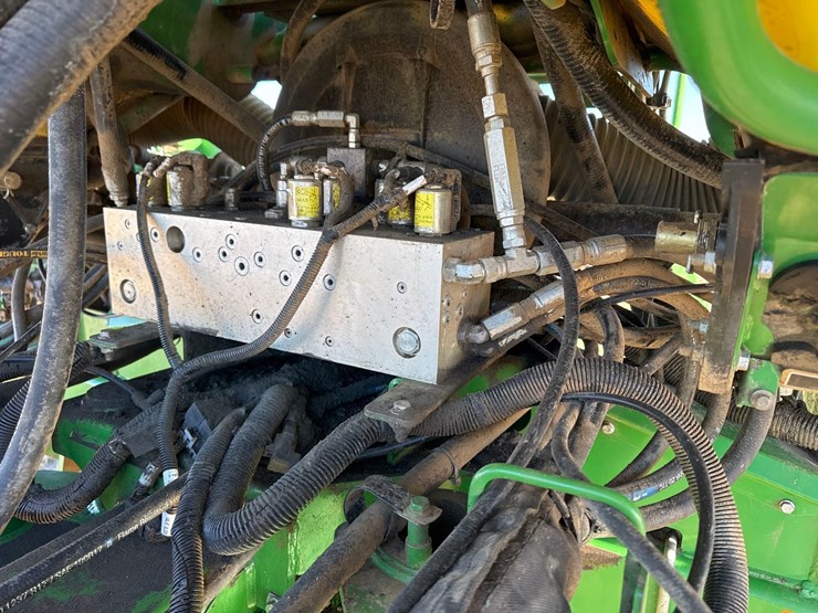 2014-john-deere-1770nt-image-30