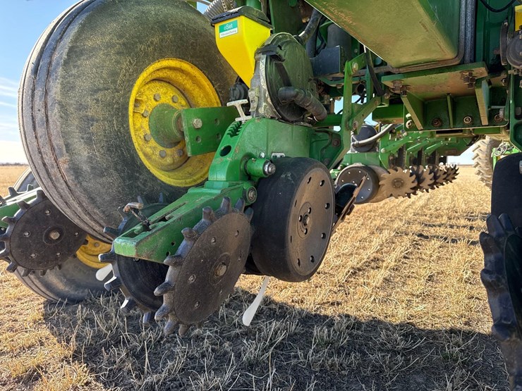 2014-john-deere-1770nt-image-42