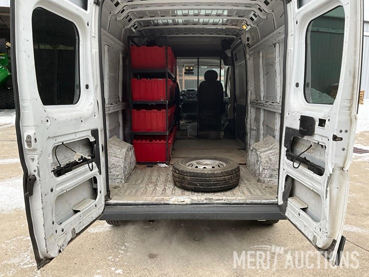 2017-ram-promaster-2500-image-19