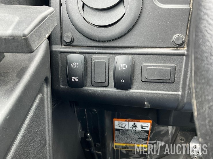 2024-john-deere-gator-image-31