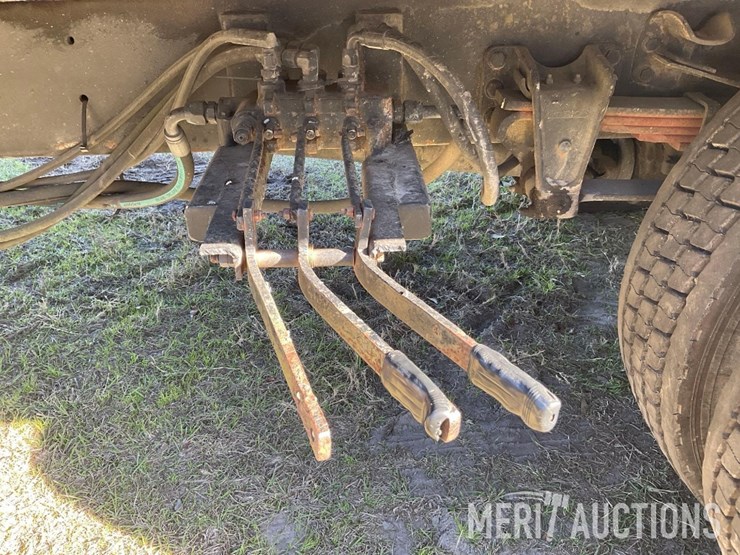 1997-freightliner-fl70-image-19