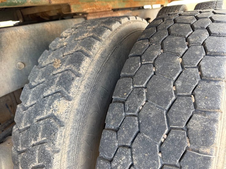 1986-white-140-image-40