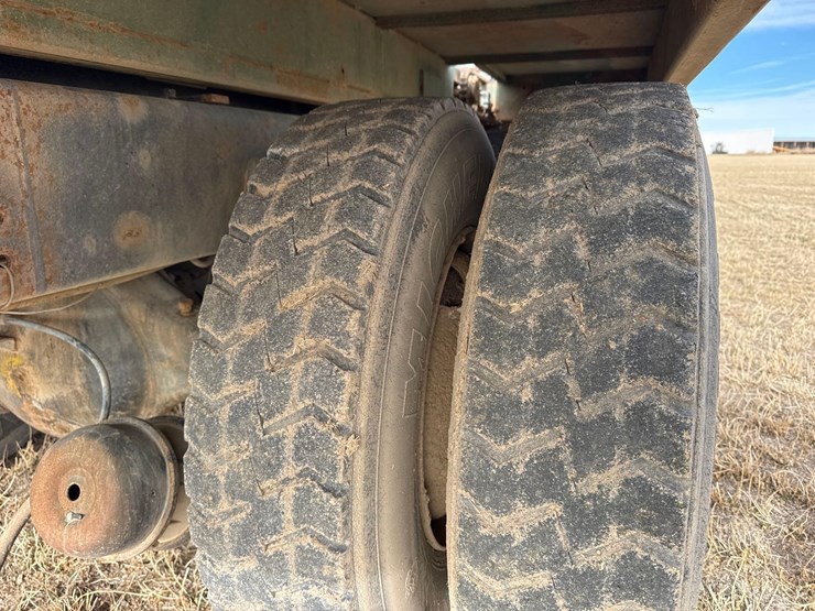 1986-white-140-image-58