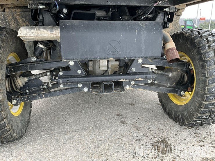 2024-john-deere-gator-image-19