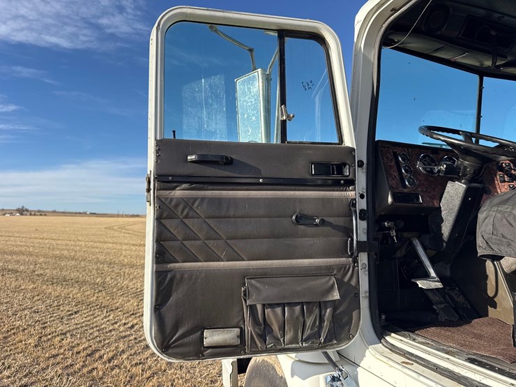 1999-international-60-image-10