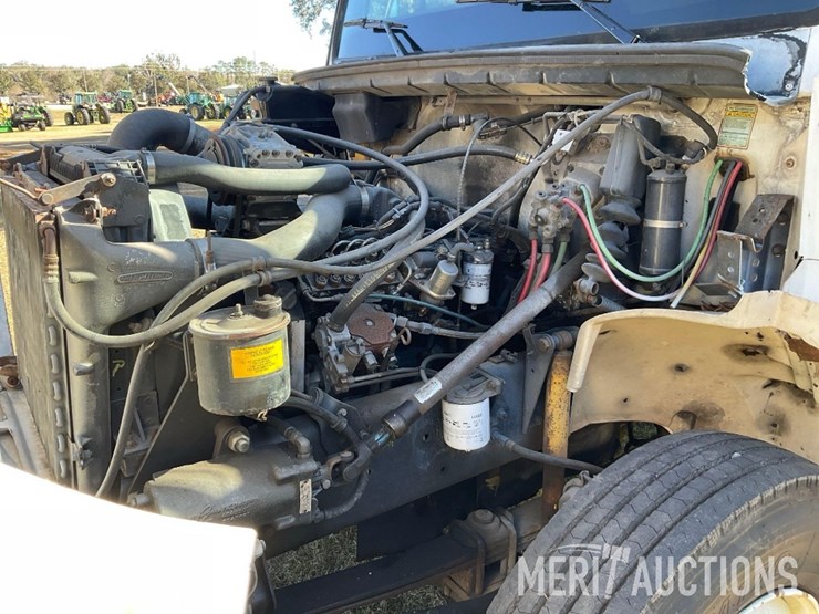 1997-freightliner-fl70-image-35