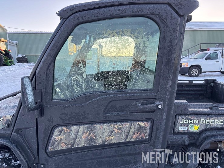 2019-john-deere-gator-image-11