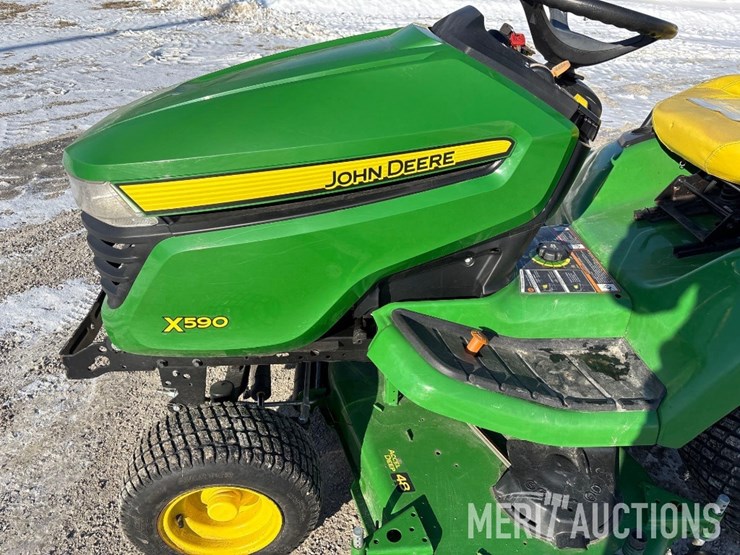 2023-john-deere-x590-image-10