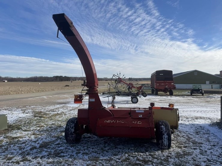 new-holland-790-image-4