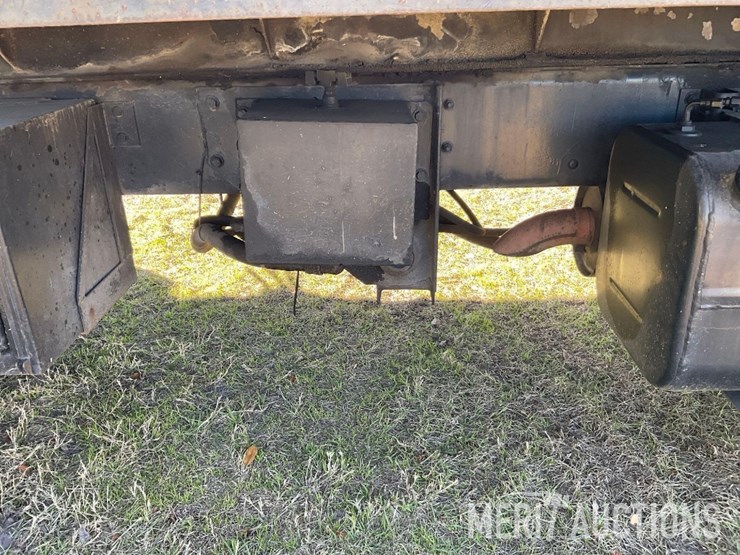 1997-freightliner-fl70-image-28