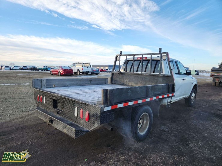 2012-dodge-3500-image-4