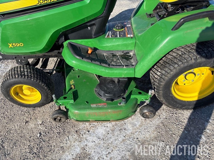 2023-john-deere-x590-image-11