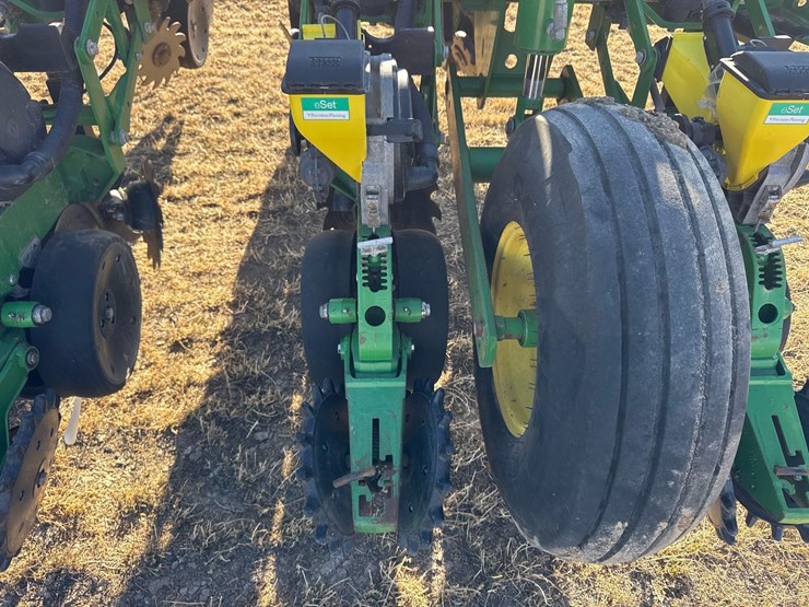 2014-john-deere-1770nt-image-63